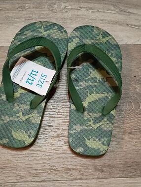 Kids Green Dinosaur Print Flip Flop Sandals